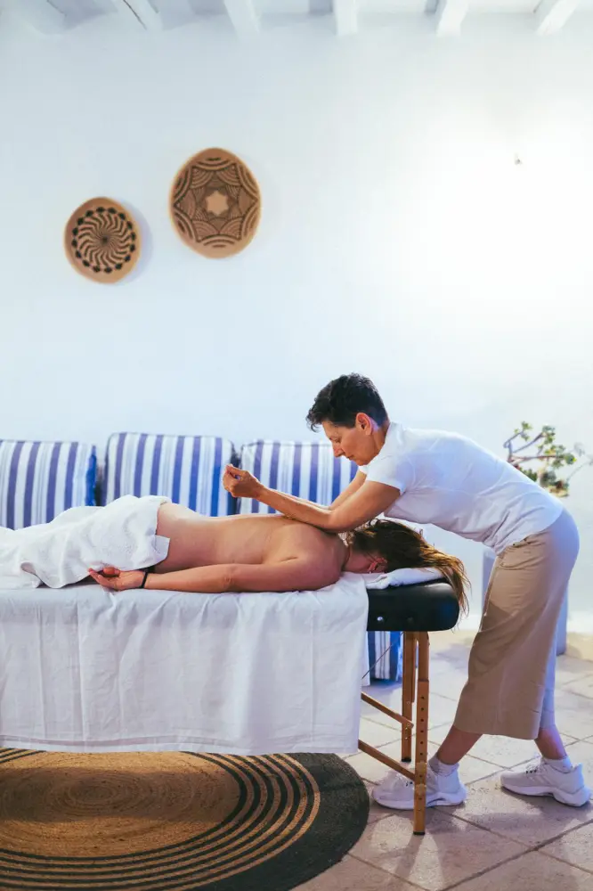 Massage therapy experience in Mykonos - Photo 35